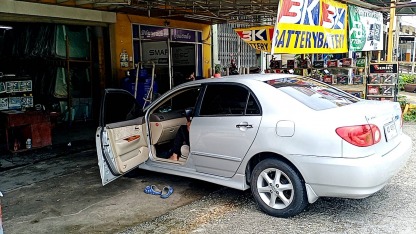 บริการเปลี่ยนกระจกรถยนต์ ชลบุรี ศรีราชา - หนึ่งกระจกรถยนต์ แบตเตอรี่ ชลบุรี