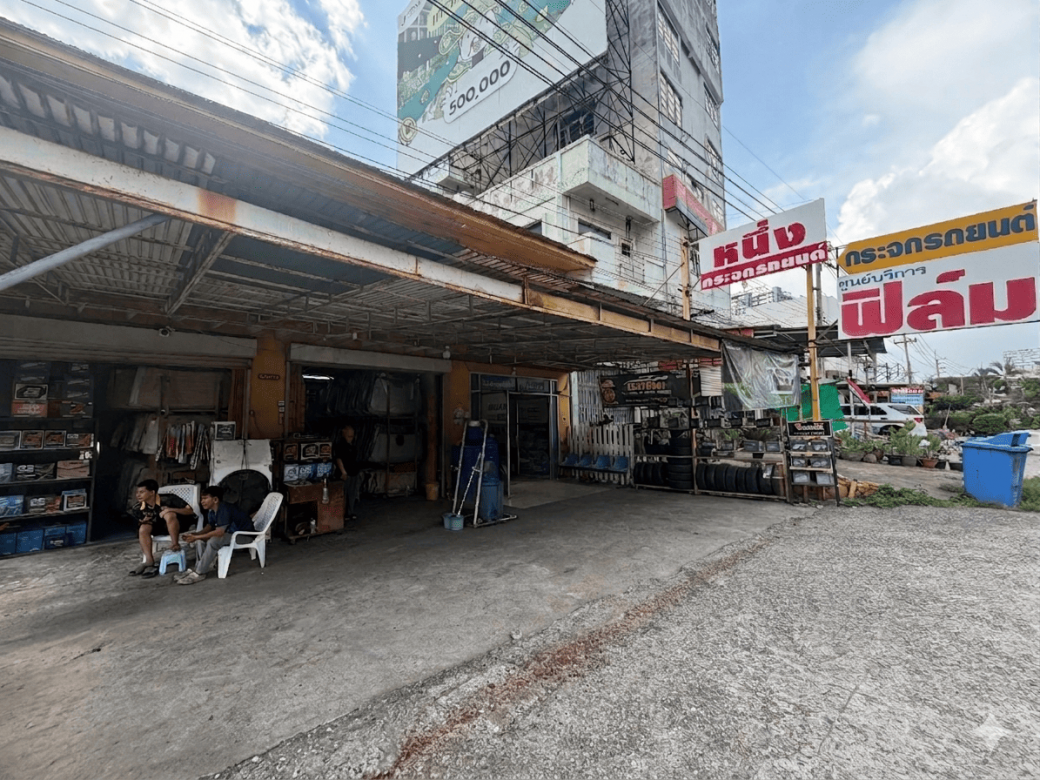 ร้านกระจกรถยนต์ แบตเตอรี่ ศรีราชา